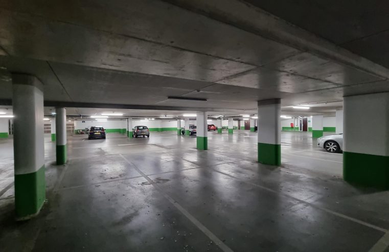 Elektrische verwijzingsborden moeten onwetendheid over leeg parkeergarage verkleinen