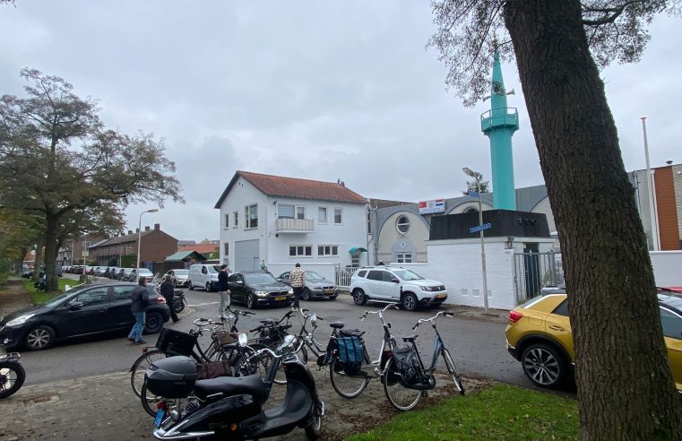 Gemeente Amersfoort worstelt met parkeerdrukte rondom Mevlana moskee