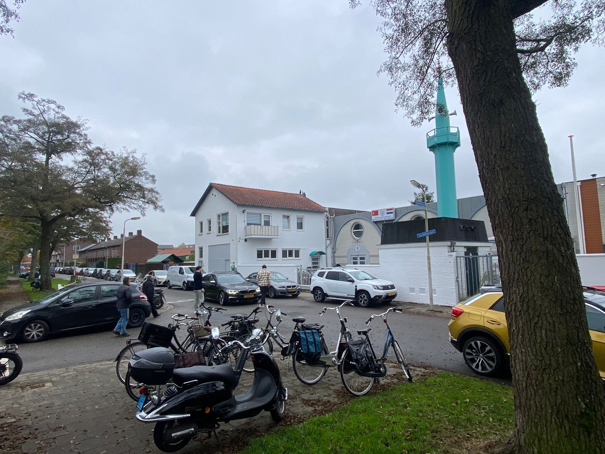 Gemeente Amersfoort worstelt met parkeerdrukte rondom Mevlana moskee